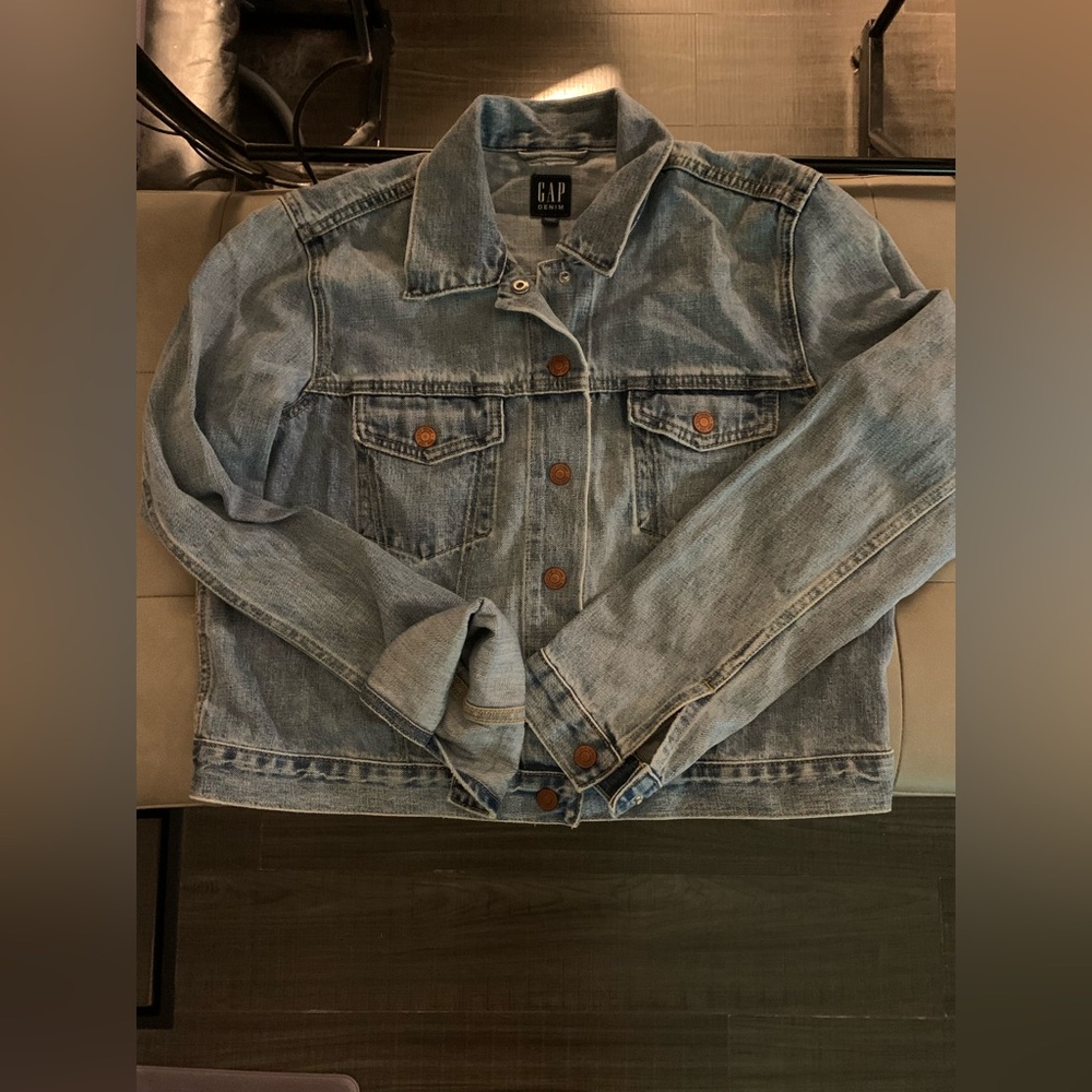 Women’s Large Gap Light Blue Denim/Jean Button Down Jacket with Front Pockets